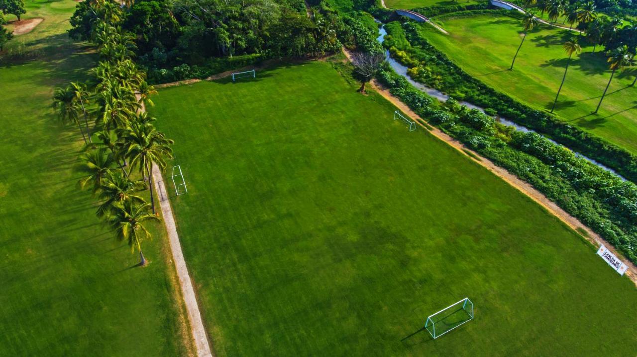 Las Hadas By Brisas Manzanillo Εξωτερικό φωτογραφία Aerial view of the football field