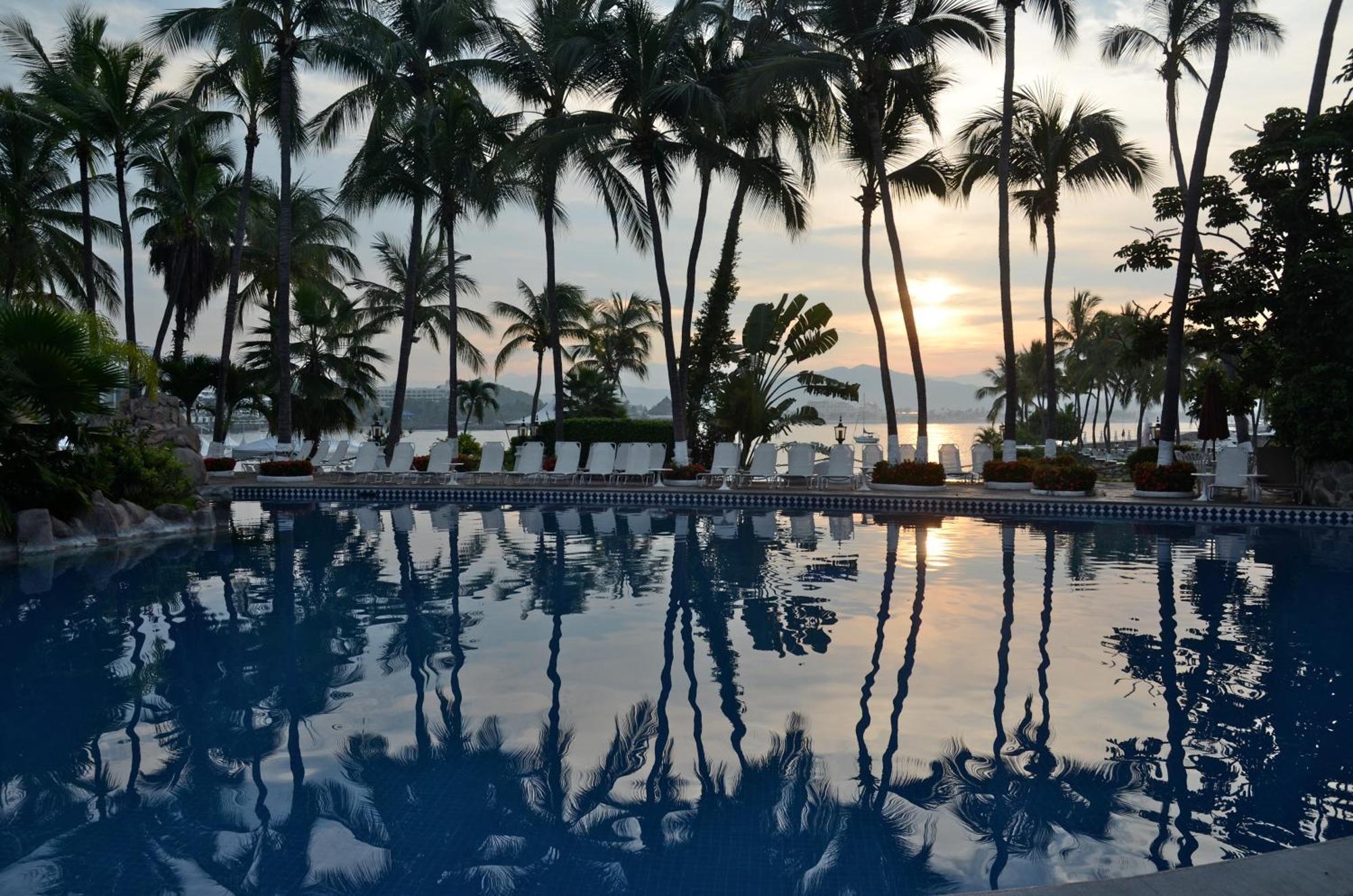 Las Hadas By Brisas Manzanillo Εξωτερικό φωτογραφία Sunset at the InterContinental Resort