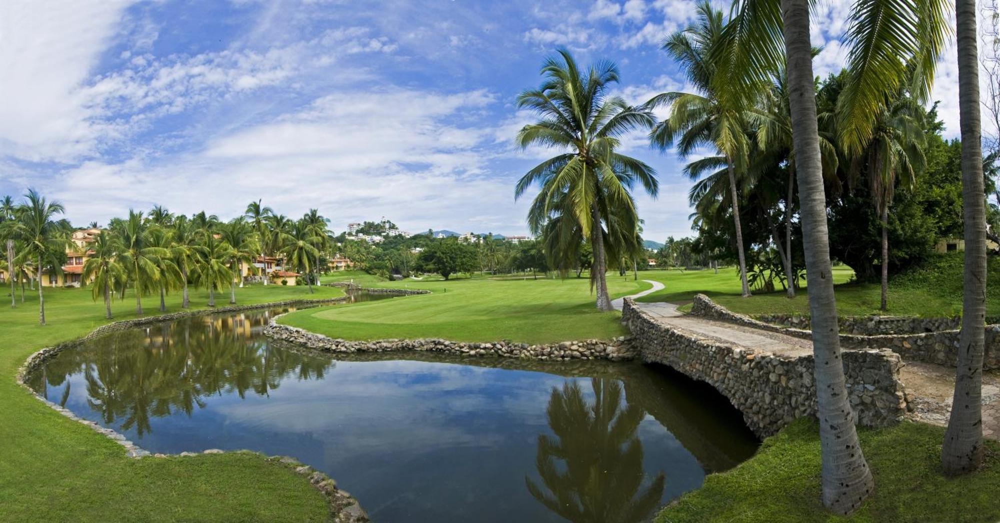 Las Hadas By Brisas Manzanillo Εξωτερικό φωτογραφία Golf course at the Royal Malaysian Police Officers' Club