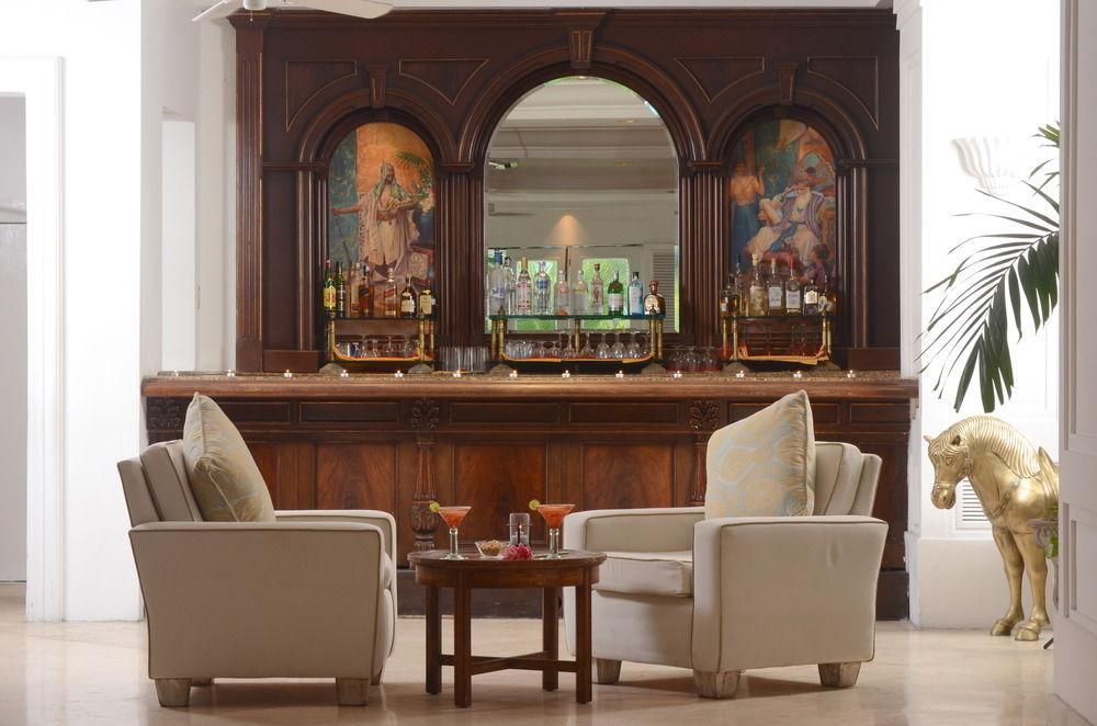 Las Hadas By Brisas Manzanillo Εξωτερικό φωτογραφία The bar at the Four Seasons Hotel, Miami