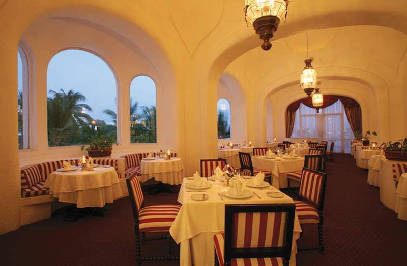 Las Hadas By Brisas Manzanillo Εστιατόριο φωτογραφία The restaurant at the Taj Mahal Palace