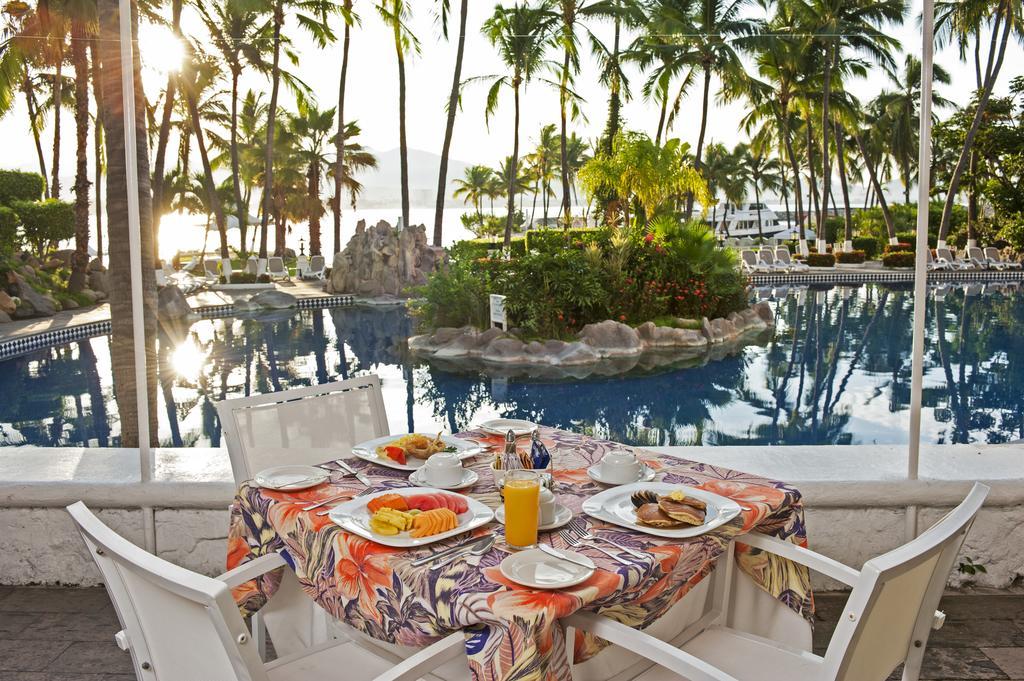 Las Hadas By Brisas Manzanillo Εξωτερικό φωτογραφία Breakfast at a resort