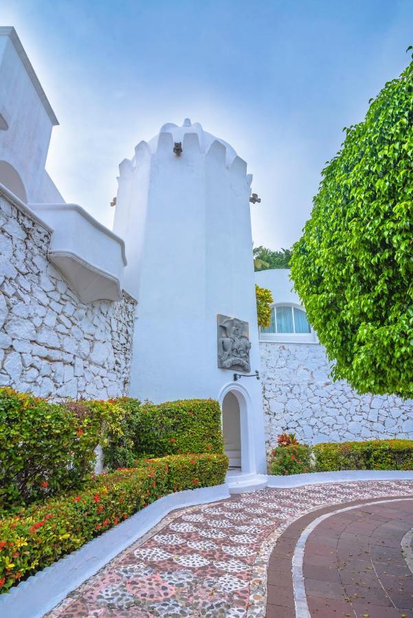 Las Hadas By Brisas Manzanillo Εξωτερικό φωτογραφία The Lighthouse at the entrance of the hotel